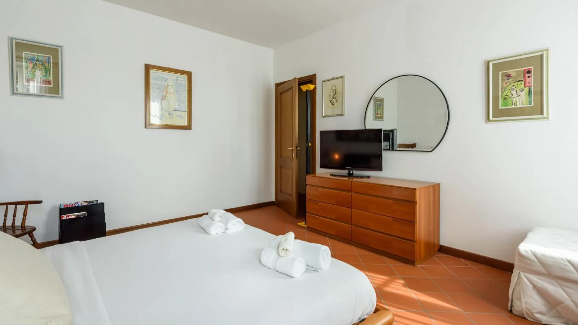 Apartment Heart Of Lucca Style Whitin The Walls