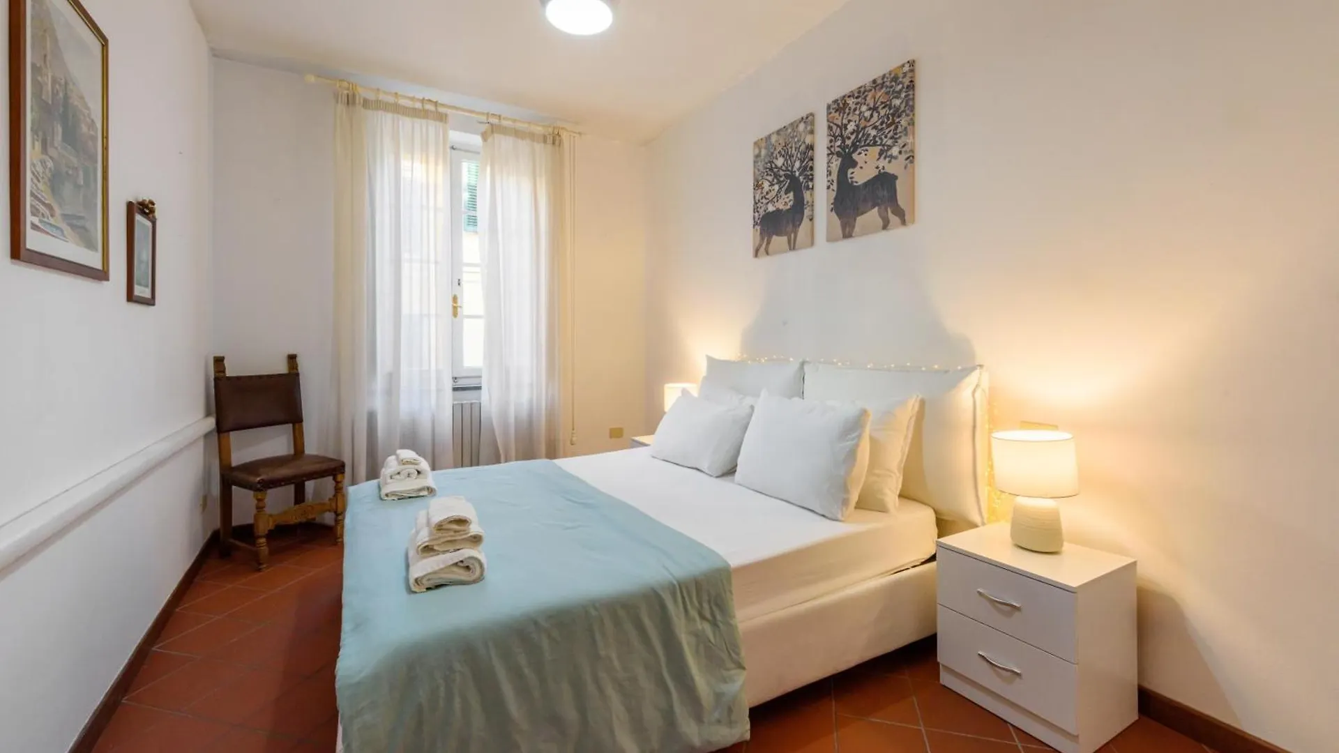 Heart Of Lucca Style Whitin The Walls Apartment
